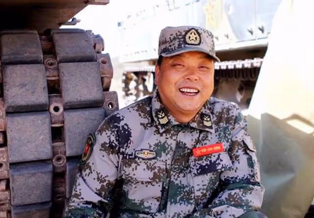 2008年的汶川地震,那位叫總理讓路的救災士兵,後來怎麼樣了?