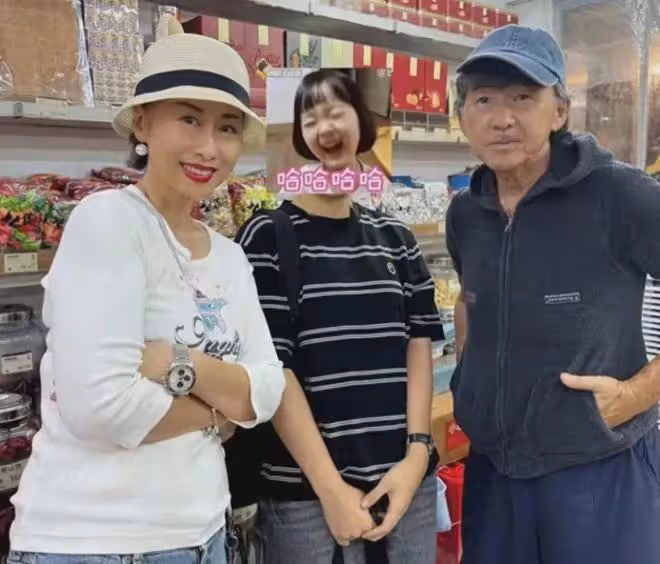 偶遇林子祥葉倩文夫婦購物,76歲林子祥太顯老,葉倩文變得更美了