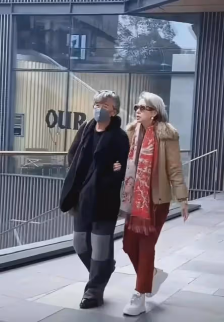 偶遇林子祥葉倩文夫婦購物,76歲林子祥太顯老,葉倩文變得更美了