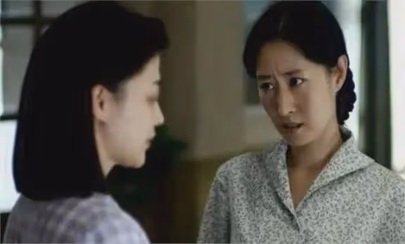 「國民大姐」劉敏濤:37歲離婚選擇凈身出戶,如今48歲怎樣了?