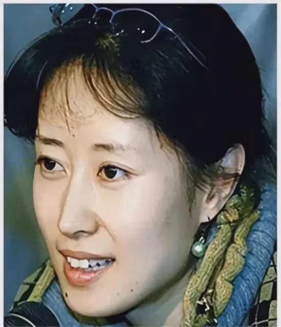 「國民大姐」劉敏濤:37歲離婚選擇凈身出戶,如今48歲怎樣了?