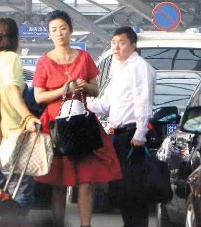 黃奕淪落直播養女兒,前夫兒子卻坐豪華私人飛機,楊紫瓊為他慶生