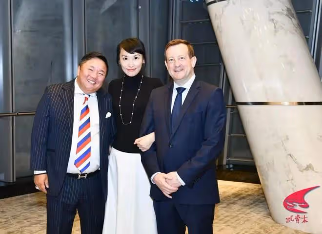 黃奕淪落直播養女兒,前夫兒子卻坐豪華私人飛機,楊紫瓊為他慶生