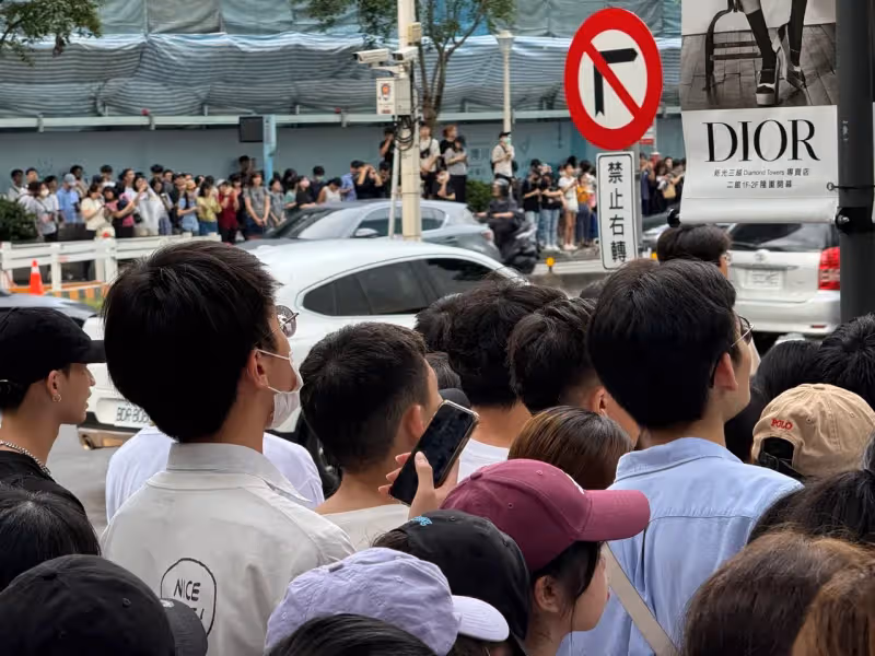 金智媛、周杰倫要來了！　粉絲擠爆現場甘願苦等10小時