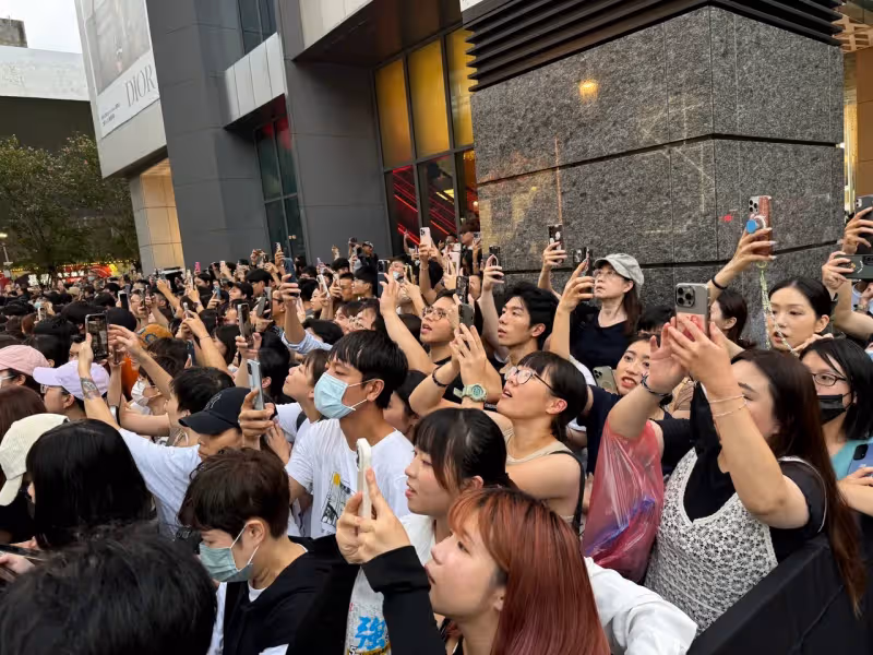 金智媛、周杰倫要來了！　粉絲擠爆現場甘願苦等10小時