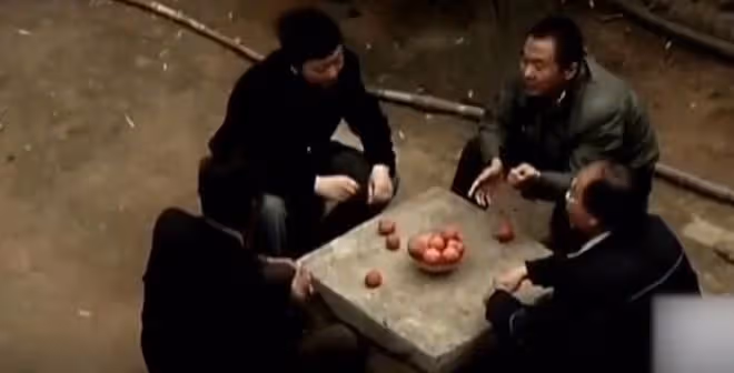 黑龍江一學生撿到奇怪「樹葉」,考古專家10元收走,今成鎮館之寶