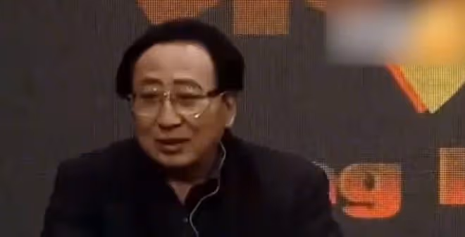 黑龍江一學生撿到奇怪「樹葉」,考古專家10元收走,今成鎮館之寶