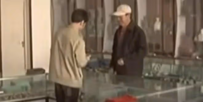 老農拆房子掉出古畫,當廢紙5塊錢賣了,如今竟成5億的鎮院之寶