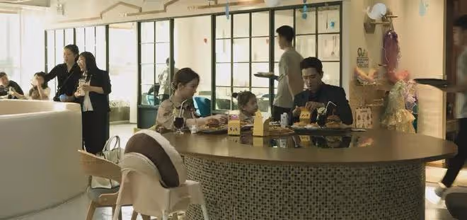 吻戲拉絲的「莊國棟」,曝光戀情,女友是個耍大牌的小太妹?