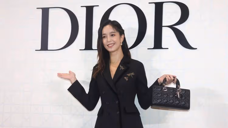 陳庭妮被Dior勾出公主魂　逛新店幫老公買盤子「做早餐給我吃」