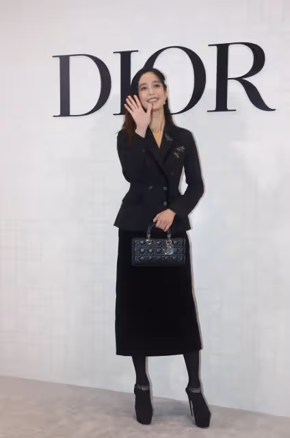 陳庭妮被Dior勾出公主魂　逛新店幫老公買盤子「做早餐給我吃」