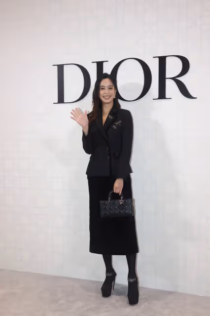 陳庭妮被Dior勾出公主魂　逛新店幫老公買盤子「做早餐給我吃」