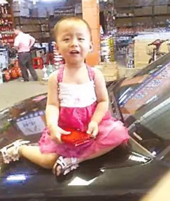 2011年女童被車碾壓，18位路人視而不見，救人的拾荒阿婆如今怎樣