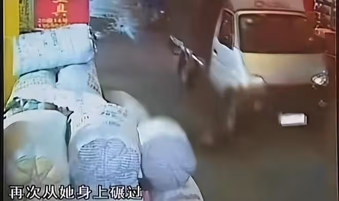 2011年女童被車碾壓,18位路人視而不見,救人的拾荒阿婆如今怎樣