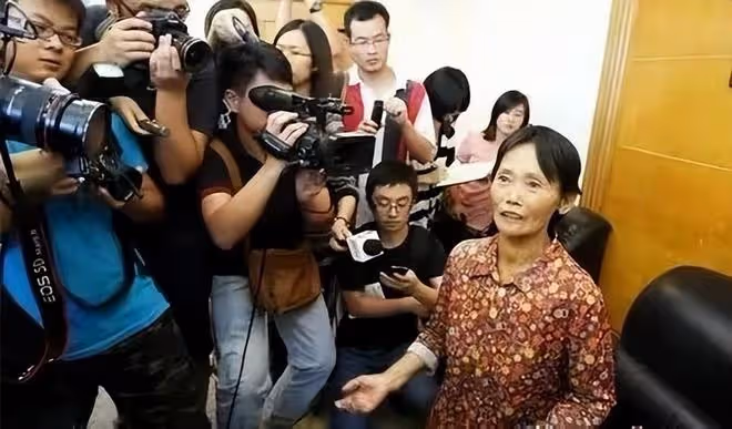 2011年女童被車碾壓,18位路人視而不見,救人的拾荒阿婆如今怎樣