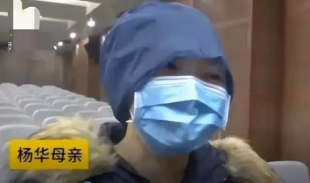 2015年,43歲母親把子宮移植給22歲女兒,8年過去她們怎麼樣了