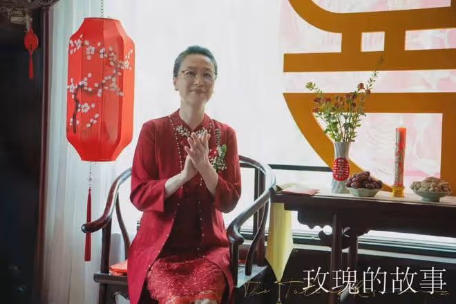 眾星發文告別《玫瑰的故事》:劉亦菲感謝了所有人,萬茜穿編織袋