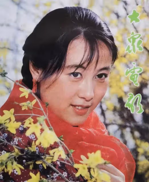 眾星發文告別《玫瑰的故事》:劉亦菲感謝了所有人,萬茜穿編織袋