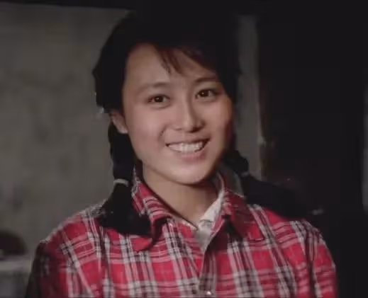 眾星發文告別《玫瑰的故事》:劉亦菲感謝了所有人,萬茜穿編織袋