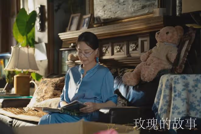 眾星發文告別《玫瑰的故事》:劉亦菲感謝了所有人,萬茜穿編織袋