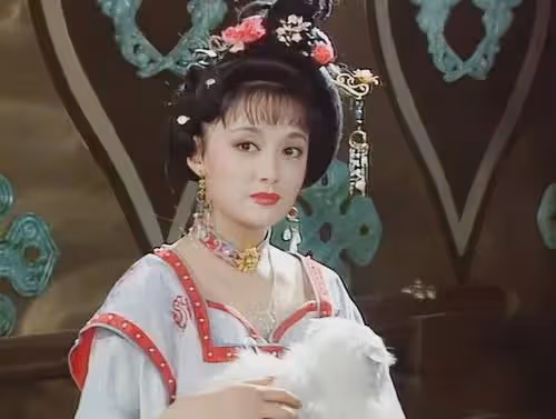 眾星發文告別《玫瑰的故事》:劉亦菲感謝了所有人,萬茜穿編織袋