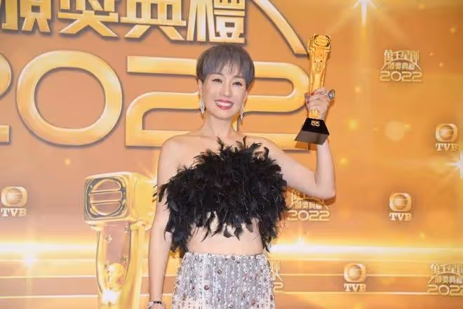 TVB知名視後一年半沒劇拍,直言要等天意安排,與前夫因步伐不同離婚