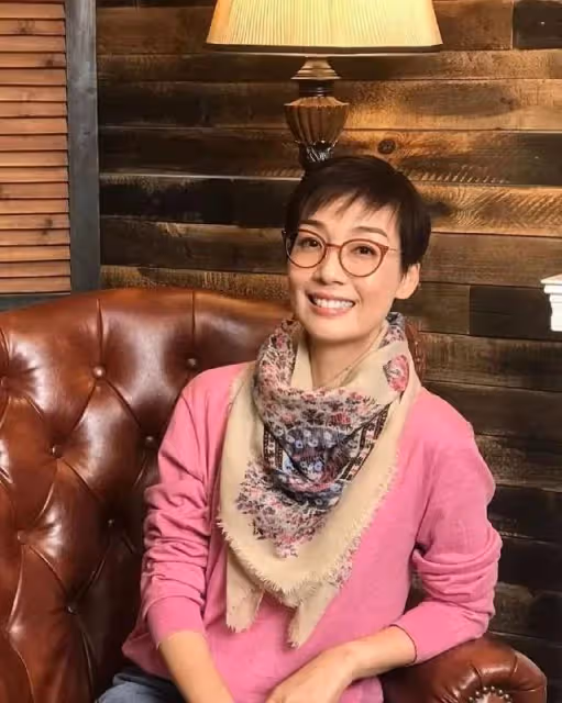 TVB知名視後一年半沒劇拍,直言要等天意安排,與前夫因步伐不同離婚