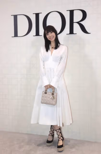 王淨為DIOR踩13公分高跟鞋俏麗亮相　劉以豪興奮見偶像