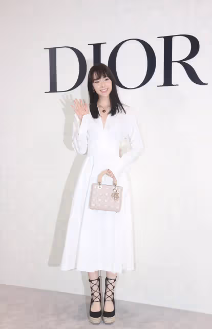 王淨為DIOR踩13公分高跟鞋俏麗亮相　劉以豪興奮見偶像