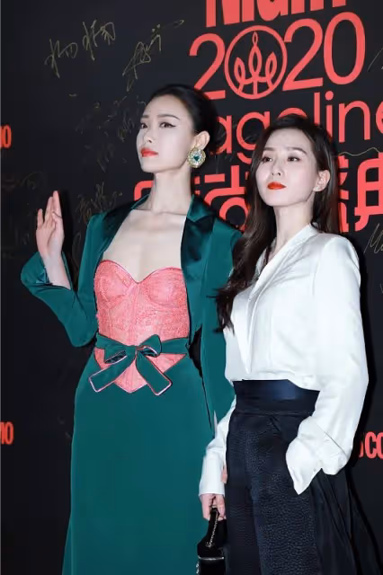 倪妮和劉詩詩同框，服裝搭配不同顯出的風格也不同，但看著都挺美