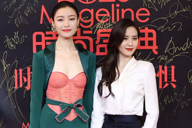 倪妮和劉詩詩同框，服裝搭配不同顯出的風格也不同，但看著都挺美