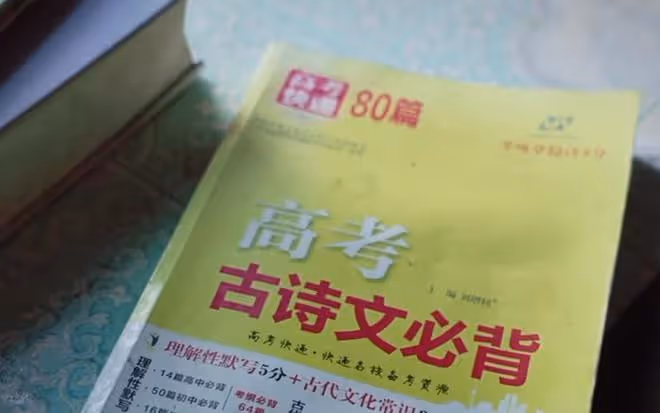 唐尚珺公布2024高考分數,如願考上理想大學,母親露出燦爛笑容
