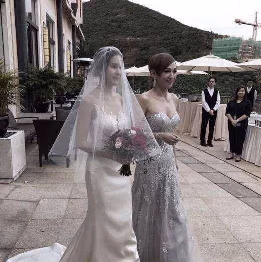 周潤發前妻長啥樣？昔日舊照流出，網友：這身材絕了