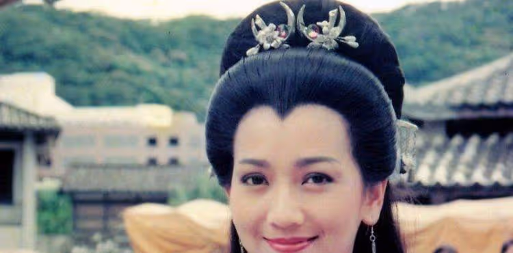 17歲的朱茵，17歲的趙雅芝，17歲的蔡少芬，網友：美