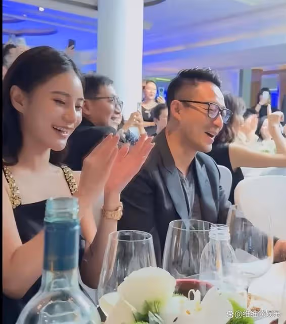 汪小菲攜妻現身華誼晚宴，馬筱梅卻在偷瞄吳彥祖，表情詭異引熱議