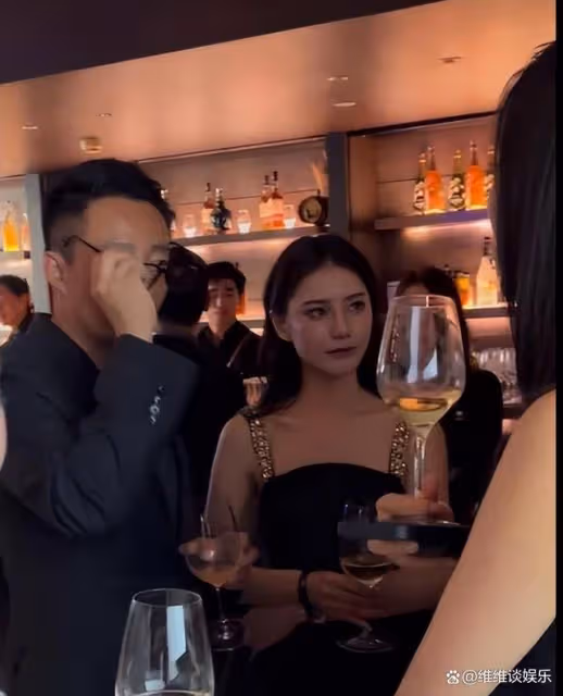 汪小菲攜妻現身華誼晚宴，馬筱梅卻在偷瞄吳彥祖，表情詭異引熱議