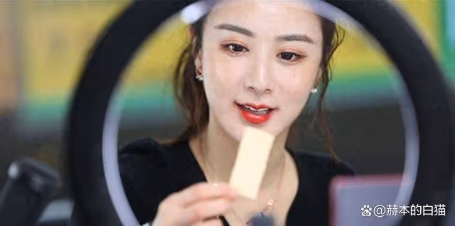 消失三年後，逃稅被罰13.41億的直播一姐薇婭殺回來了！