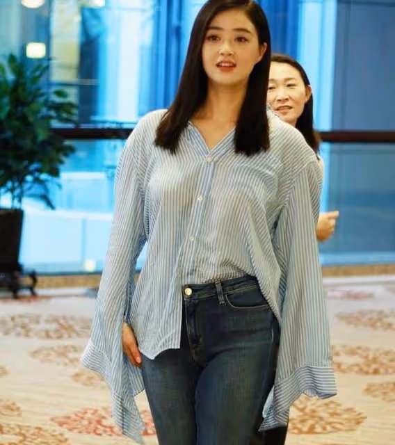 蔣欣 微胖界的扛把子！41歲身材依舊曼妙，事業更是風生水起