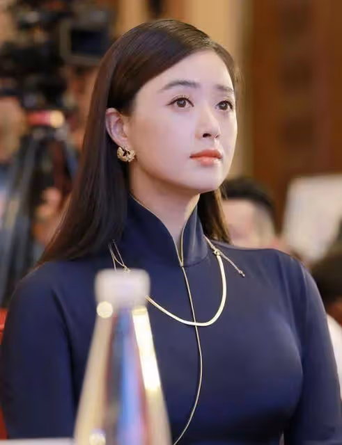 蔣欣 微胖界的扛把子！41歲身材依舊曼妙，事業更是風生水起