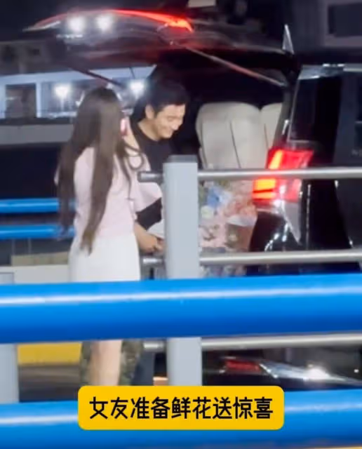 太甜膩了!黃曉明拿下金爵獎最佳男演員,女友葉珂親赴機場送熱吻