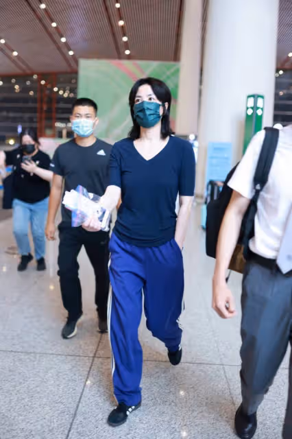 謝霆鋒回應和王菲打扮越來越像,稱不會給對方買衣服的建議