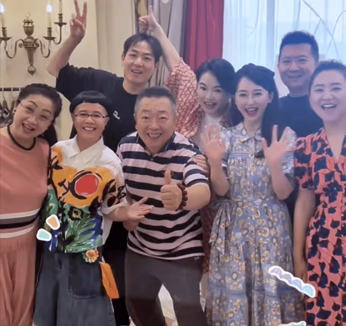 金龜子為外孫辦百天宴!多位少兒主持人現身,王寧站身後老太多