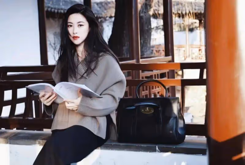 被殷桃、朱珠的穿搭驚艷了,很值得普通中年女性借鑑,優雅高級還很減齡