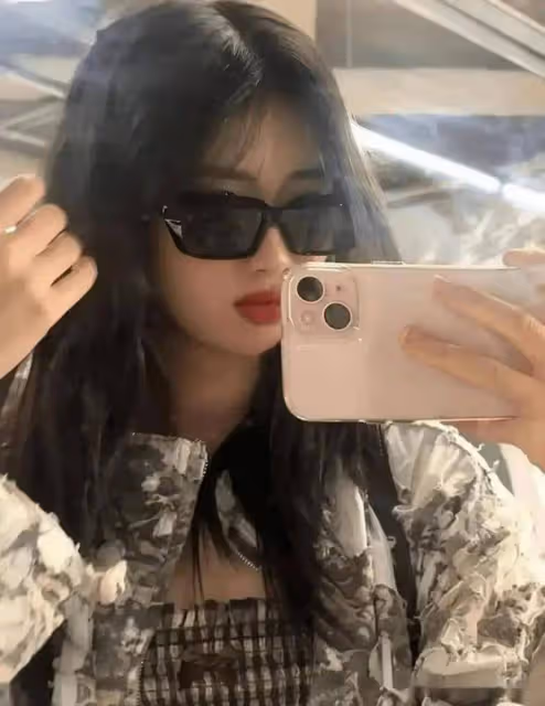 馮小剛養女徐朵曬度假照,徐帆素顏出鏡狀態在線