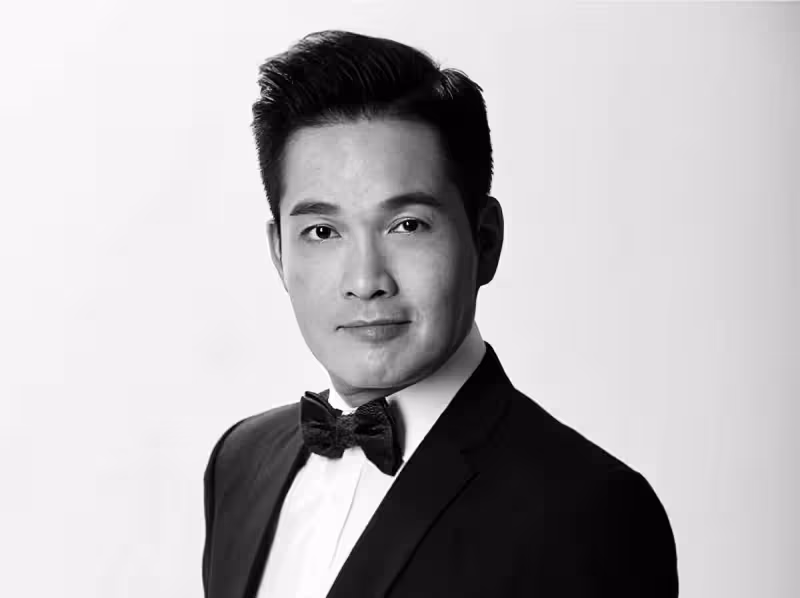 暈倒後不幸離世!TVB男星鄭啟泰遺作播出,出場15分鐘「領盒飯」