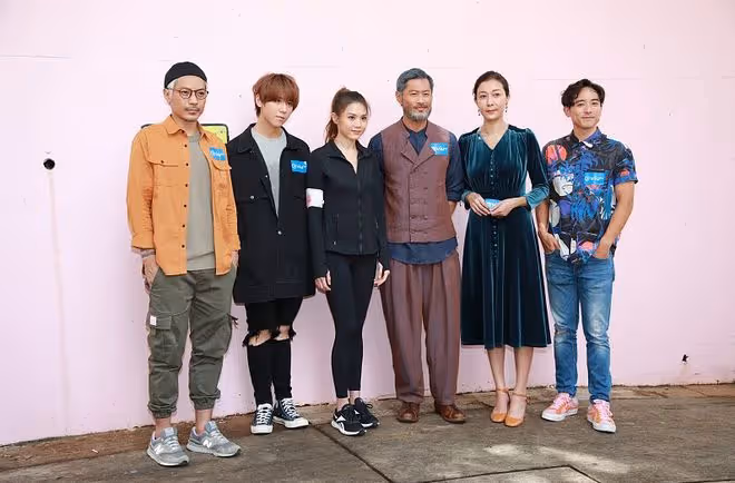 中年的吳綺莉女人味真濃，化淡妝也不寡淡，穿綠色長裙貴氣感十足
