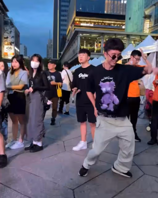 壹蘋10點強打｜狄鶯滿手垃圾餿水！孫安佐交保限制住居　在家遛肌肌沒幫媽（狗仔直擊）