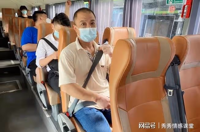 故事：無意收到婚禮請柬，新娘卻是我的妻子，她還懷了別人的孩子