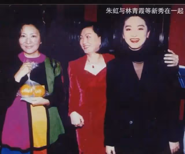 出生於名門望族,出道即巔峰,父親卻不支持她,終生不看她的戲