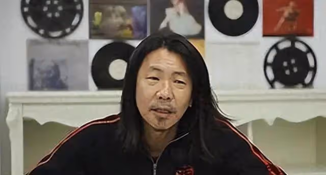 她17歲出道紅極一時,婚後卻遭閨蜜插足,43歲在家中燒炭自殺